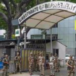 ଦିଲ୍ଲୀ NCR ରେ ବିଷାକ୍ତ ଧୂଆଁ ଓ ଘନ କୁହୁଡ଼ି: AQI ୪୦୦ ଅତିକ୍ରମ, ଜନଜୀବନ ଅସ୍ତବ୍ୟସ୍ତ