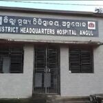 ସ୍କୁଲ ଭଙ୍ଗା ଯିବା ନୋଟିସ ଆସିବା ପରେ ତାତିଲେ ଛାତ୍ରଛାତ୍ରୀ, ୪ କିଲୋମିଟର ଚାଲି ଜିଲ୍ଲାପାଳଙ୍କ ଅଫିସକୁ ଗଲେ