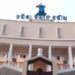 ଡଙ୍ଗାରେ ଚଢ଼ିବା ବେଳେ ବୃଦ୍ଧଙ୍କୁ ଟାଣିନେଲା କୁମ୍ଭୀର